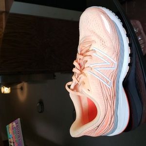 New Balance Fresh Foam 860 women's sz. 7.5. Orange&gray. Pre-owned. Good shape!